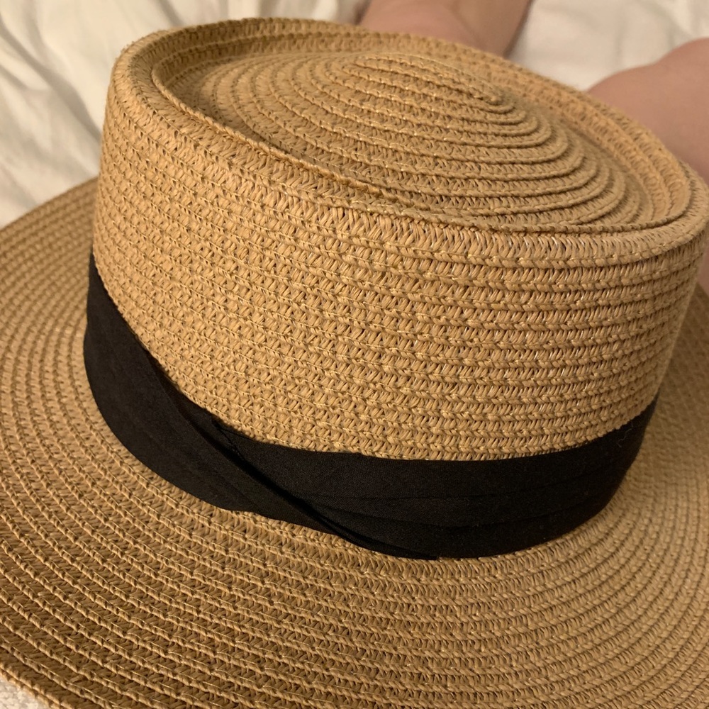 ISO (not for sale, looking for) this straw boater hat